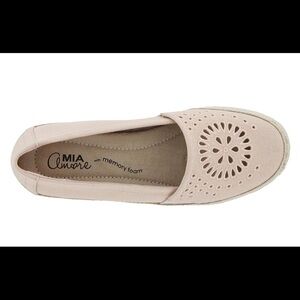 Mia Amore memory foam shoes.